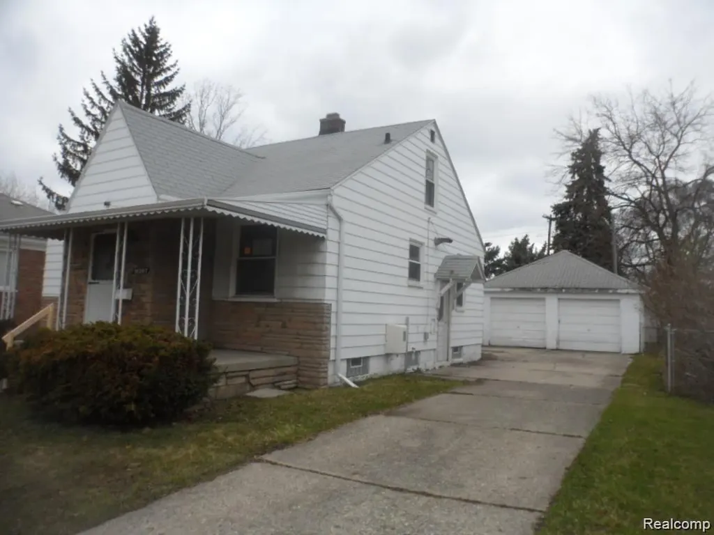 16207 Manchester Avenue Eastpointe City MI 48021