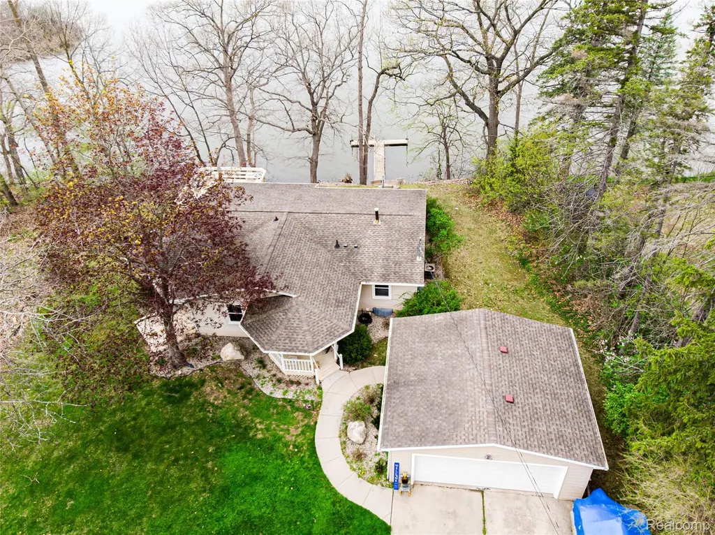 4028 Loon Lake Court Fenton Charter Township MI 48451