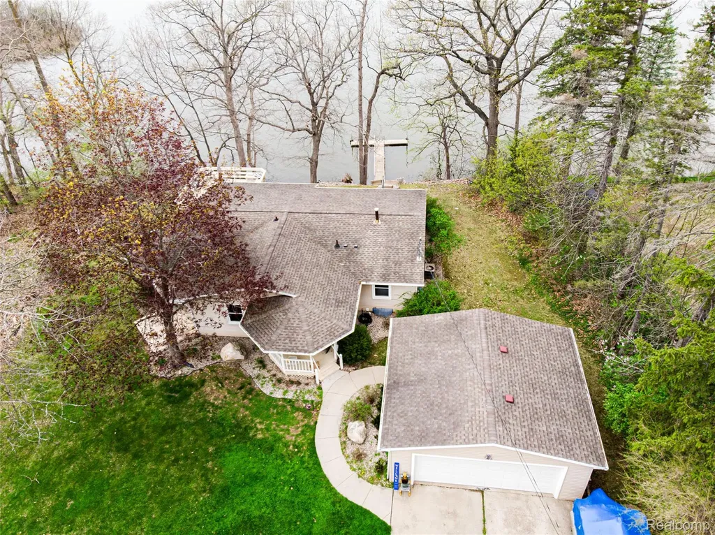 4028 Loon Lake Court Fenton Charter Township MI 48451