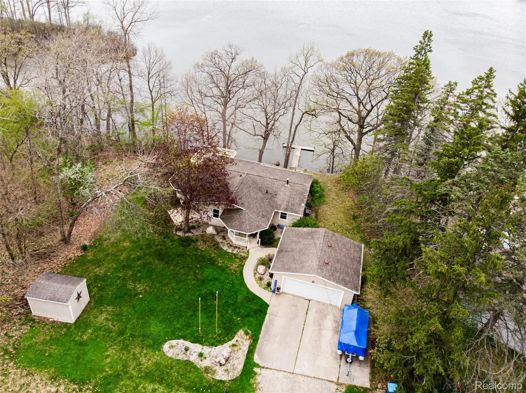 4028 Loon Lake Court Fenton Charter Township MI 48451