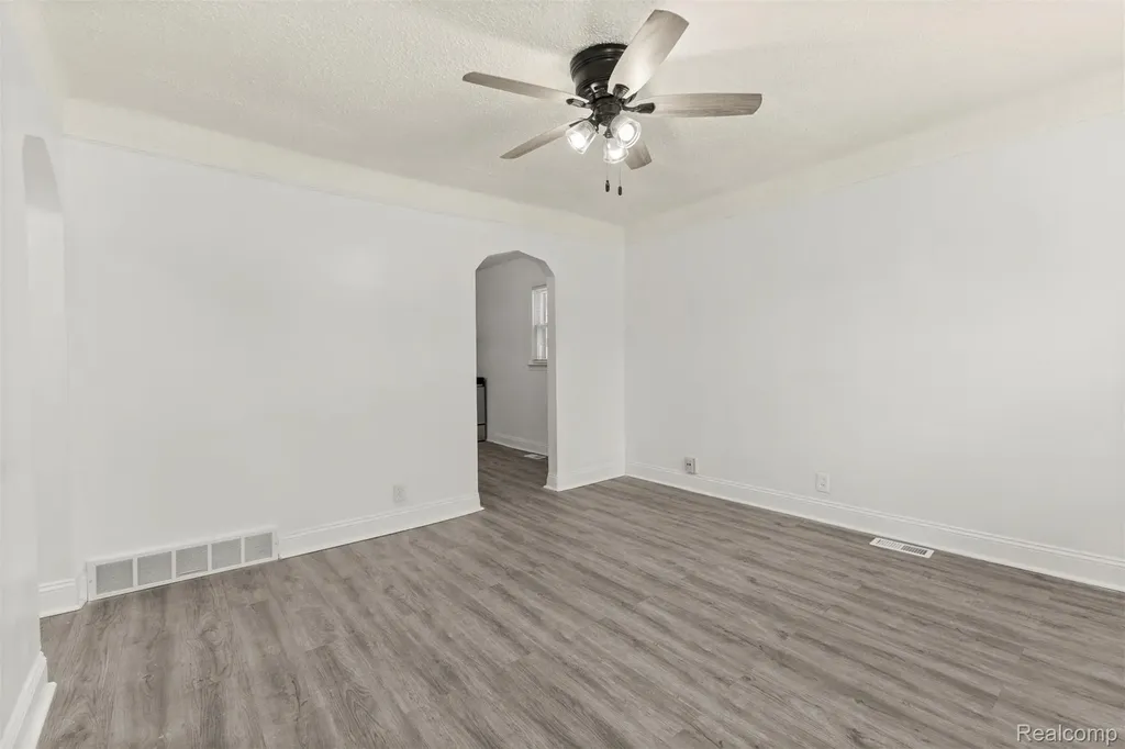 4721 Jackson Street Dearborn Heights City MI 48125