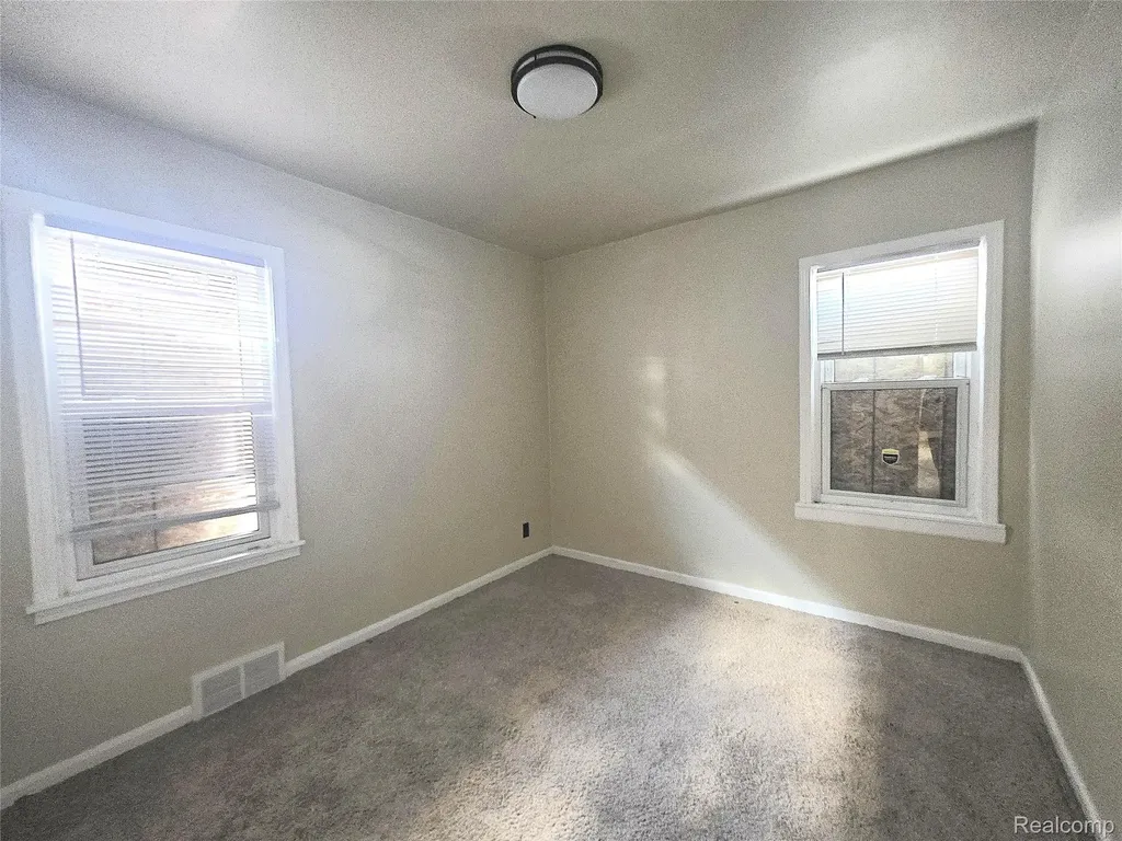 15241 Seymour Street Detroit City MI 48205