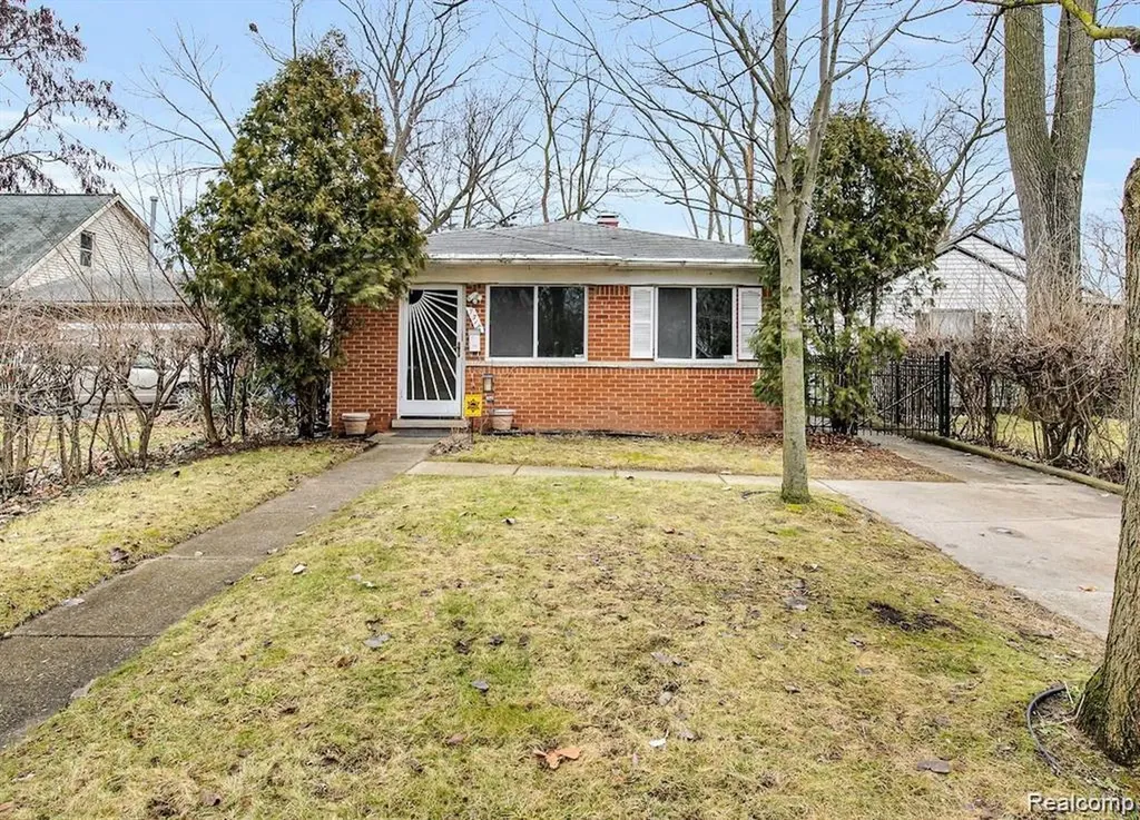 7518 Hazelton Street Dearborn Heights City MI 48127