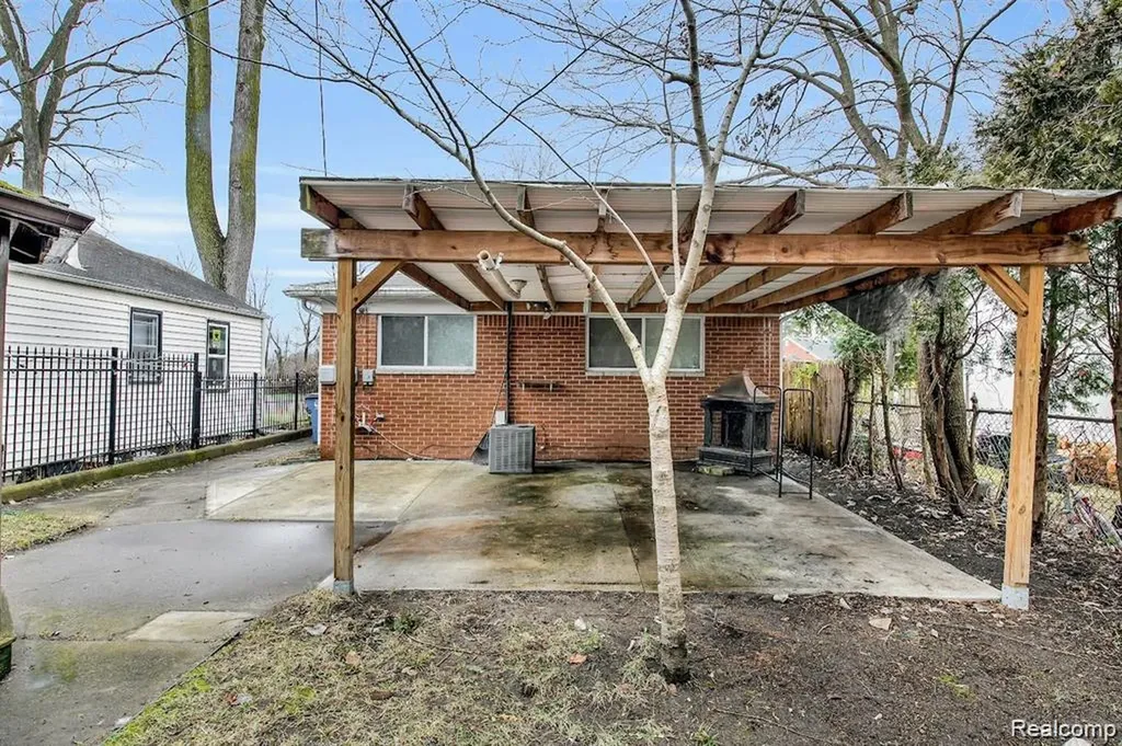 7518 Hazelton Street Dearborn Heights City MI 48127