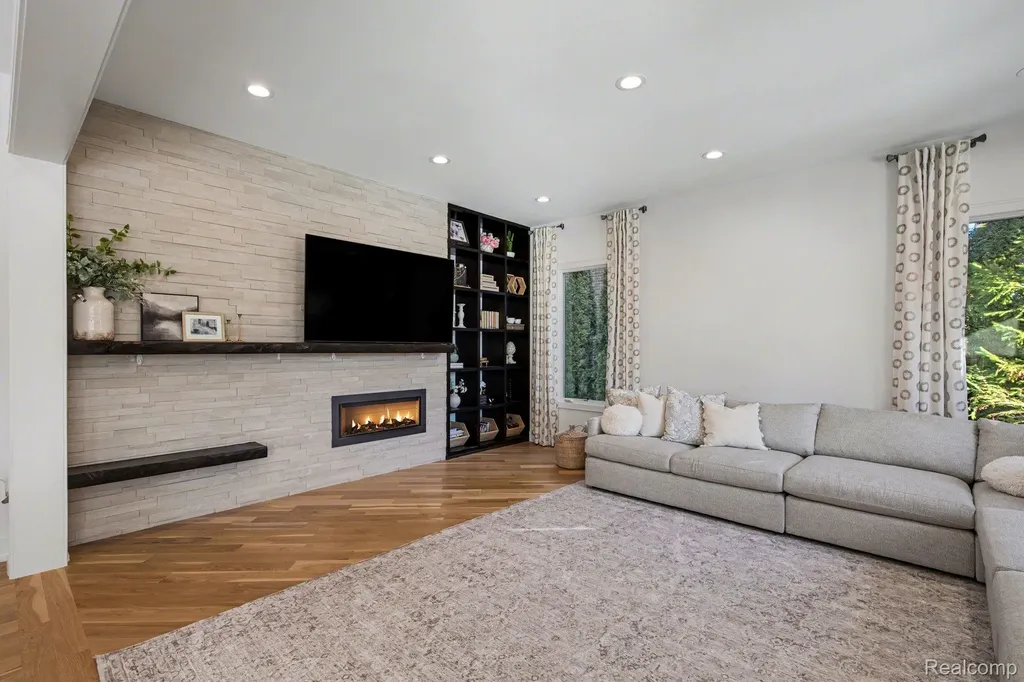 1021 Clear Creek Drive Rochester Hills City MI 48306