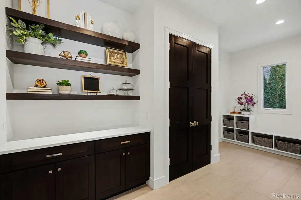 1021 Clear Creek Drive Rochester Hills City MI 48306