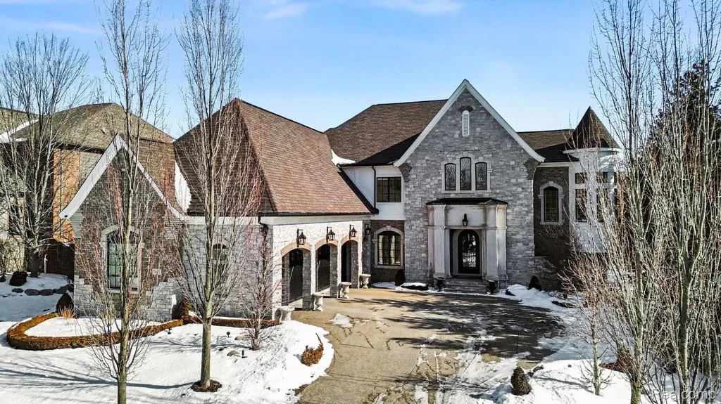 1021 Clear Creek Drive Rochester Hills City MI 48306