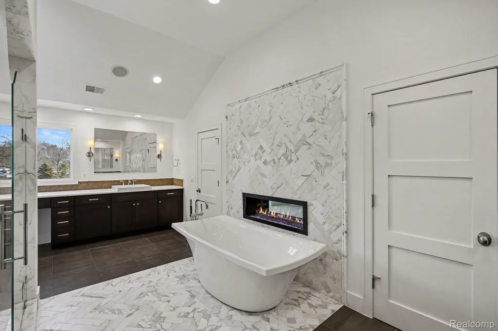 1021 Clear Creek Drive Rochester Hills City MI 48306