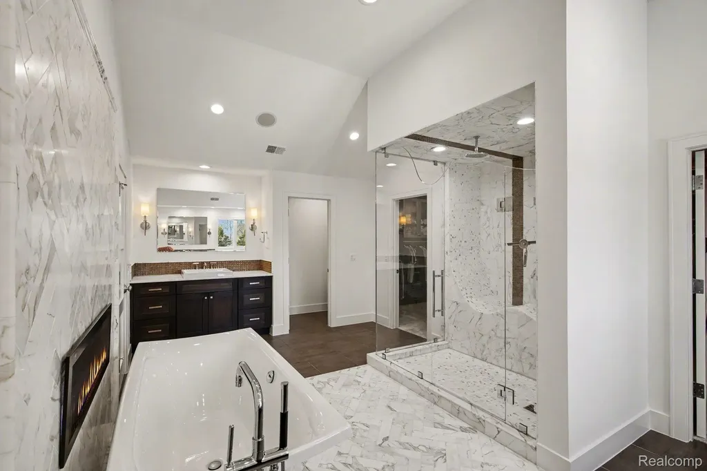 1021 Clear Creek Drive Rochester Hills City MI 48306