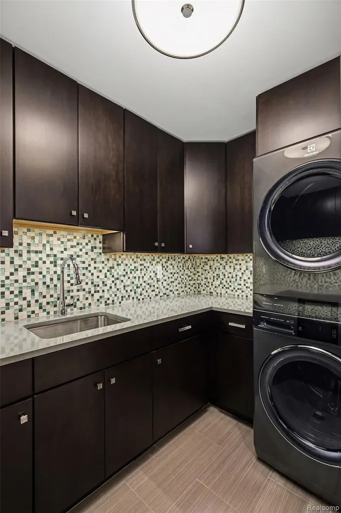 1021 Clear Creek Drive Rochester Hills City MI 48306