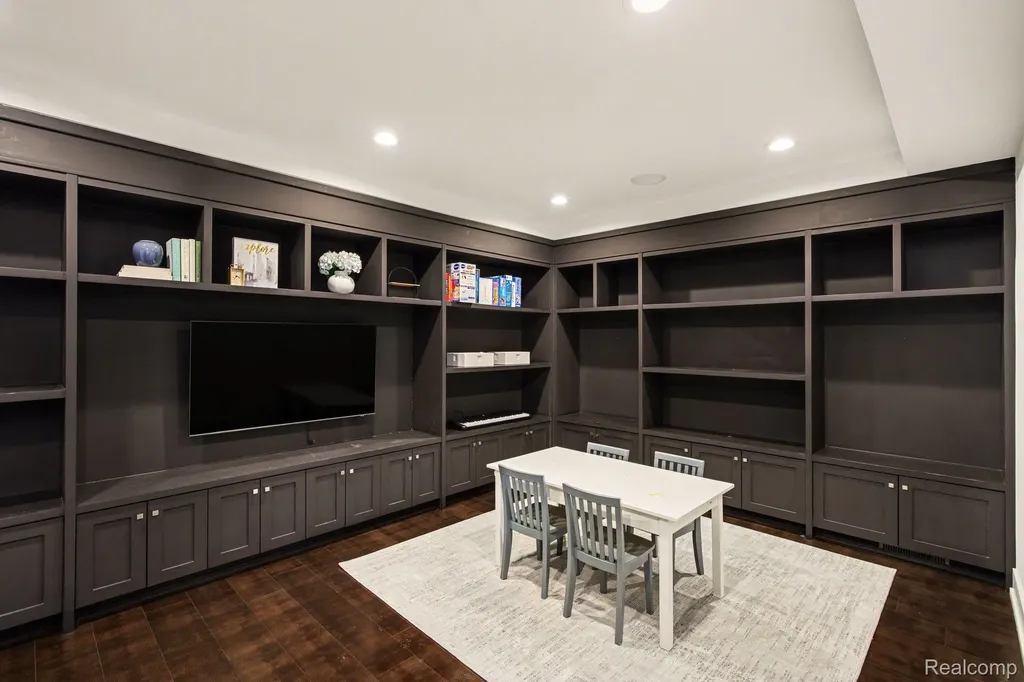 1021 Clear Creek Drive Rochester Hills City MI 48306