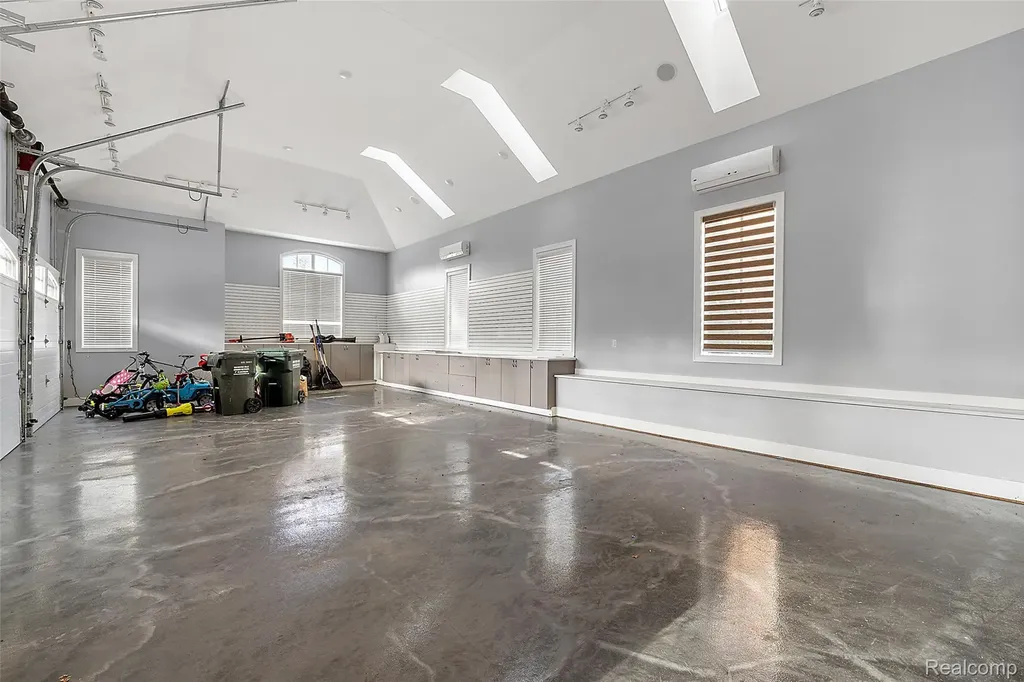 1021 Clear Creek Drive Rochester Hills City MI 48306