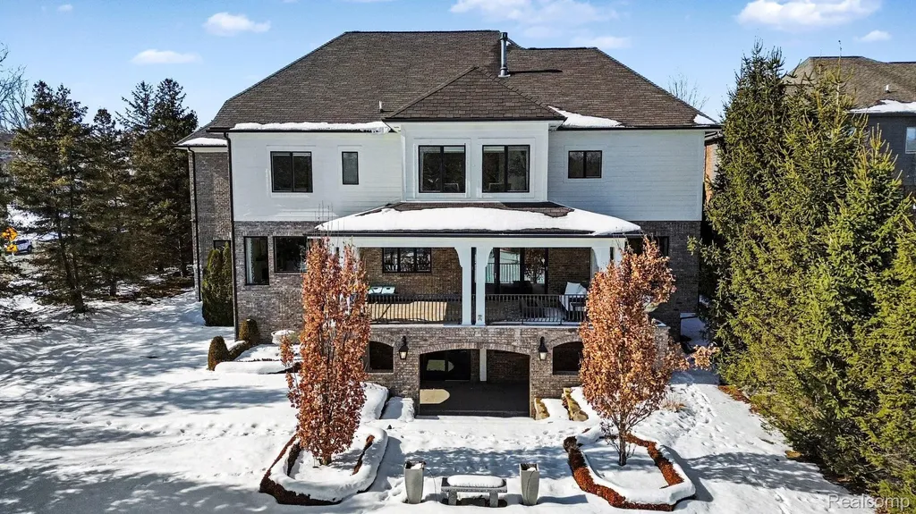 1021 Clear Creek Drive Rochester Hills City MI 48306