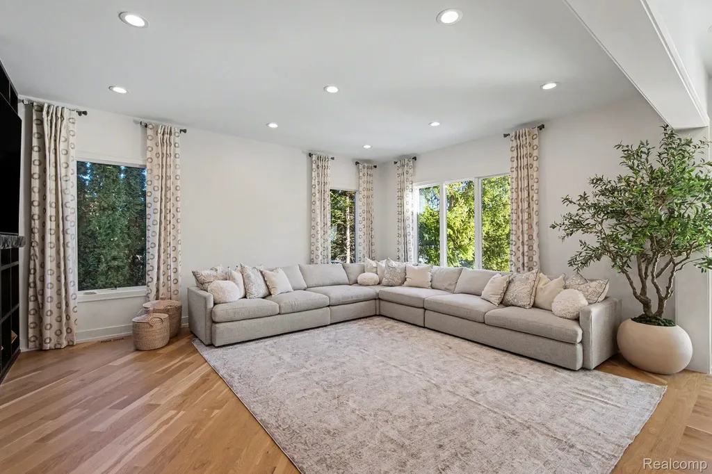1021 Clear Creek Drive Rochester Hills City MI 48306