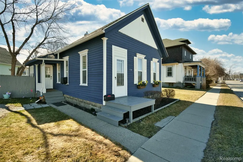 1134 Water Street Port Huron City MI 48060