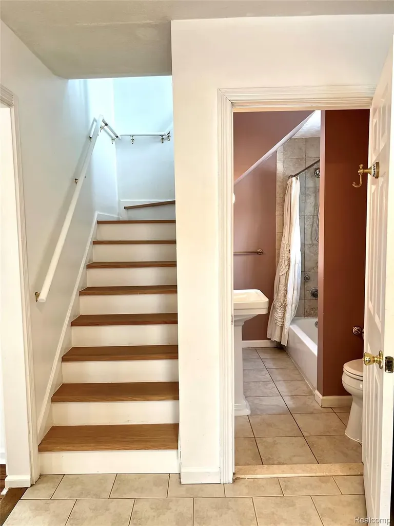 396 South Boulevard W Rochester Hills City MI 48307