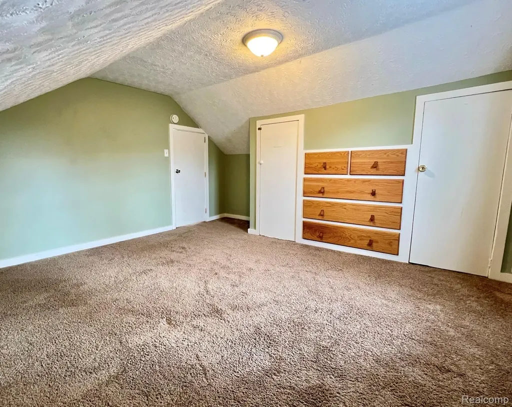 396 South Boulevard W Rochester Hills City MI 48307