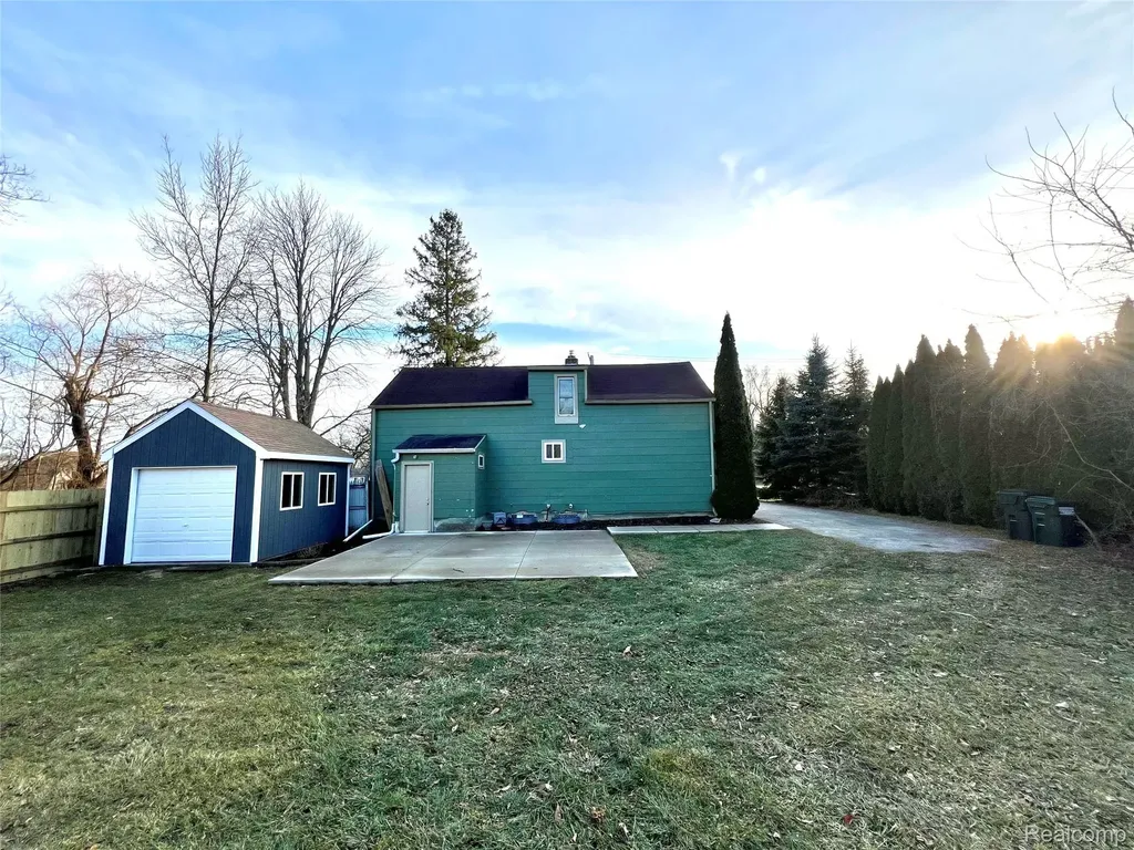 396 South Boulevard W Rochester Hills City MI 48307