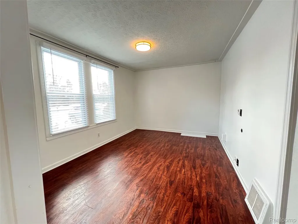 396 South Boulevard W Rochester Hills City MI 48307