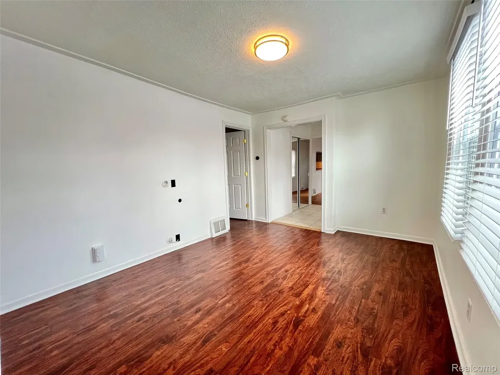 396 South Boulevard W Rochester Hills City MI 48307