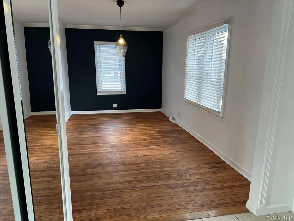 396 South Boulevard W Rochester Hills City MI 48307