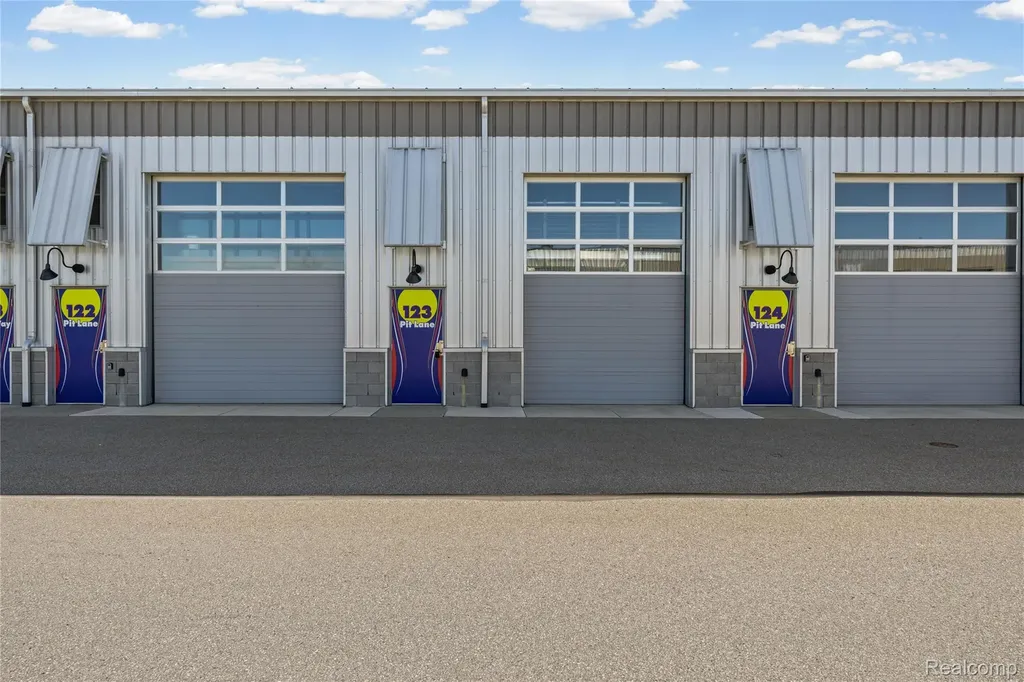 123 Pit Lane Pontiac City MI 48341
