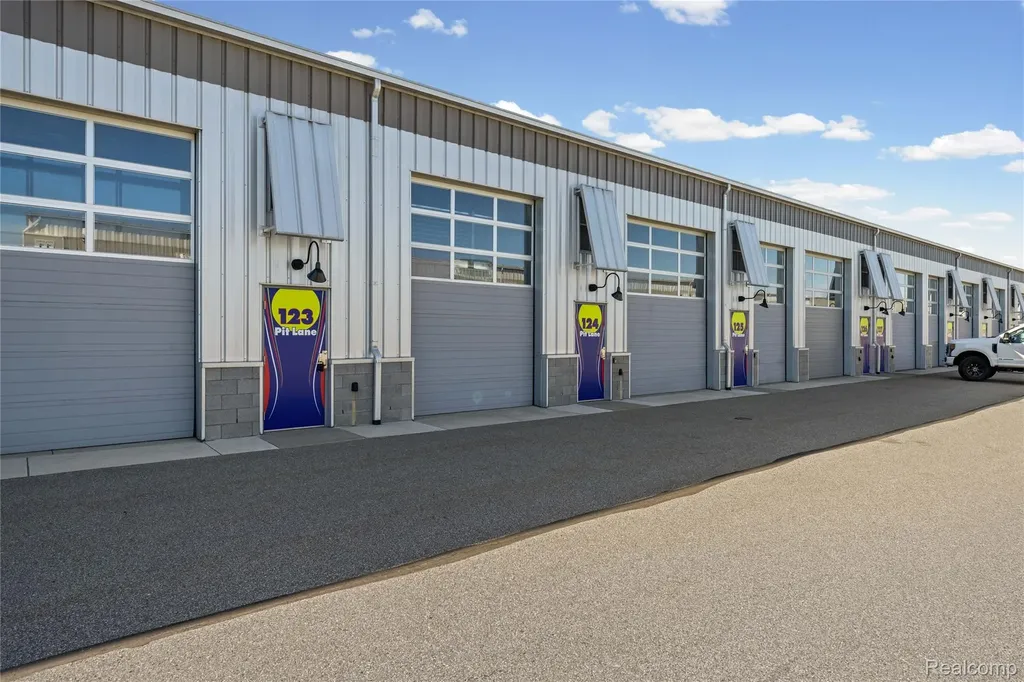 123 Pit Lane Pontiac City MI 48341