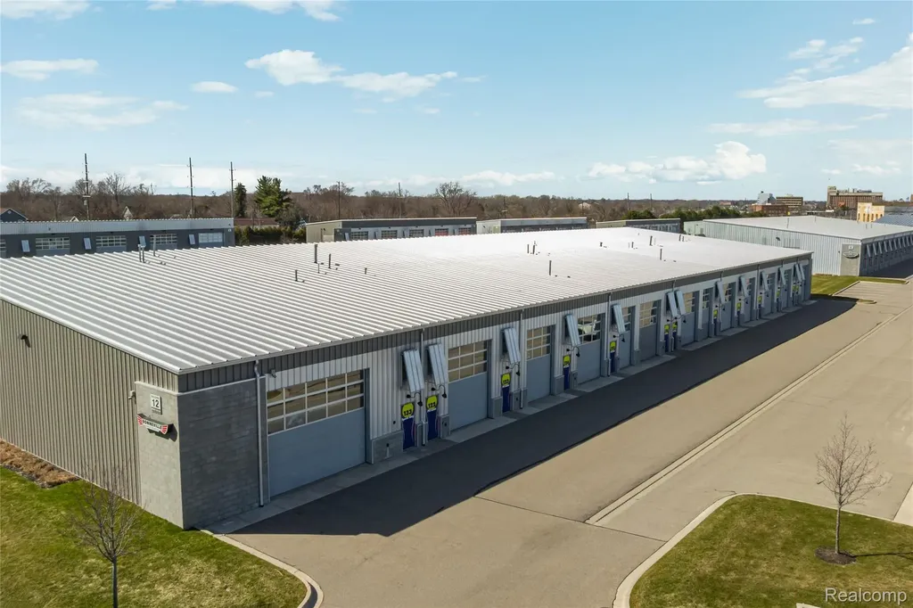 123 Pit Lane Pontiac City MI 48341