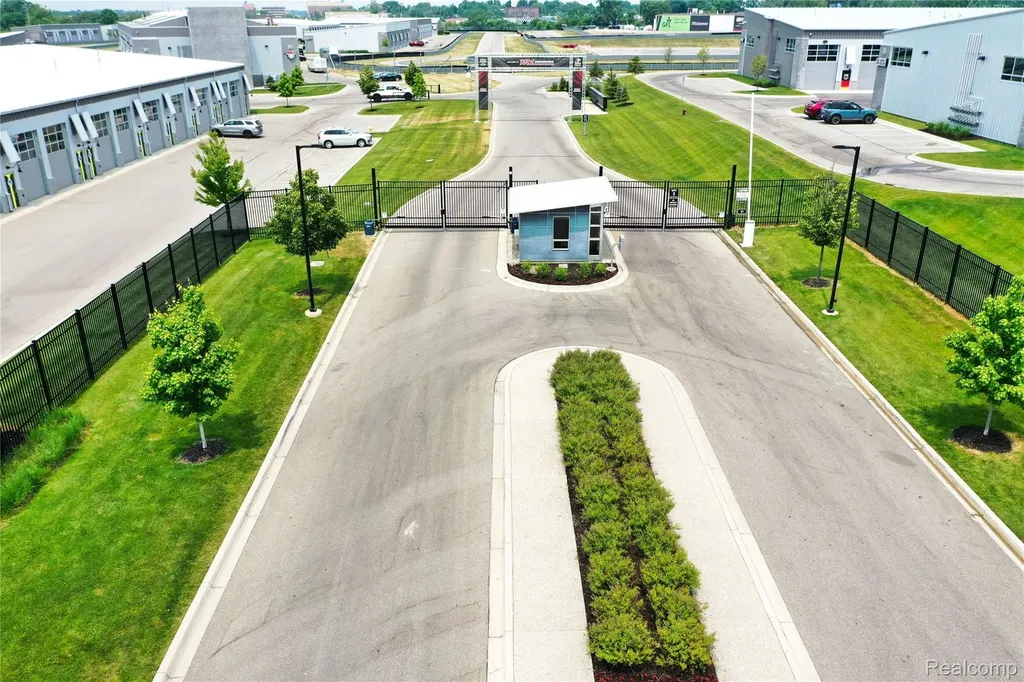 123 Pit Lane Pontiac City MI 48341
