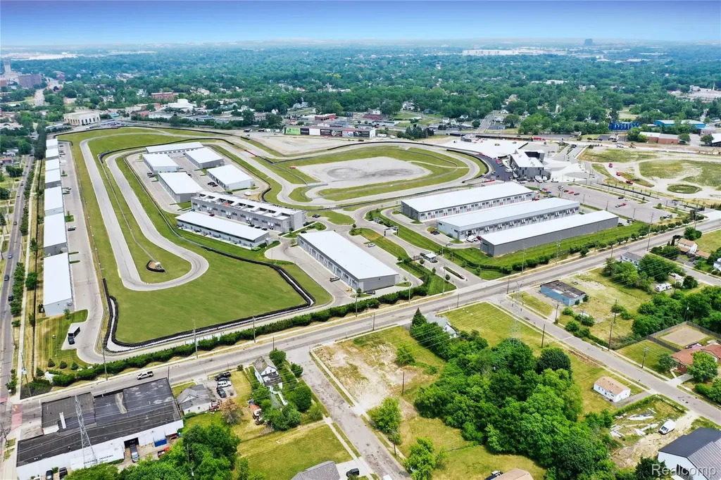123 Pit Lane Pontiac City MI 48341