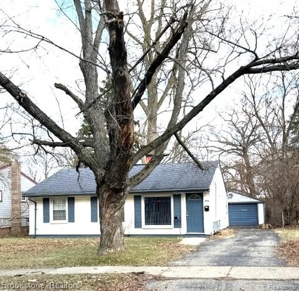 694 Emerson Avenue Pontiac City MI 48340