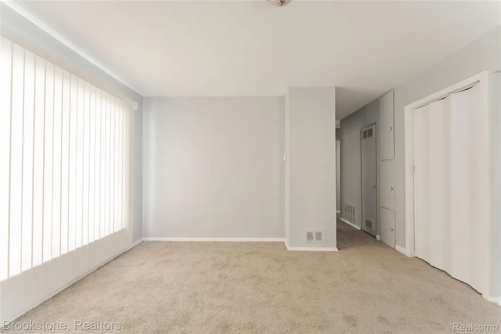 694 Emerson Avenue Pontiac City MI 48340