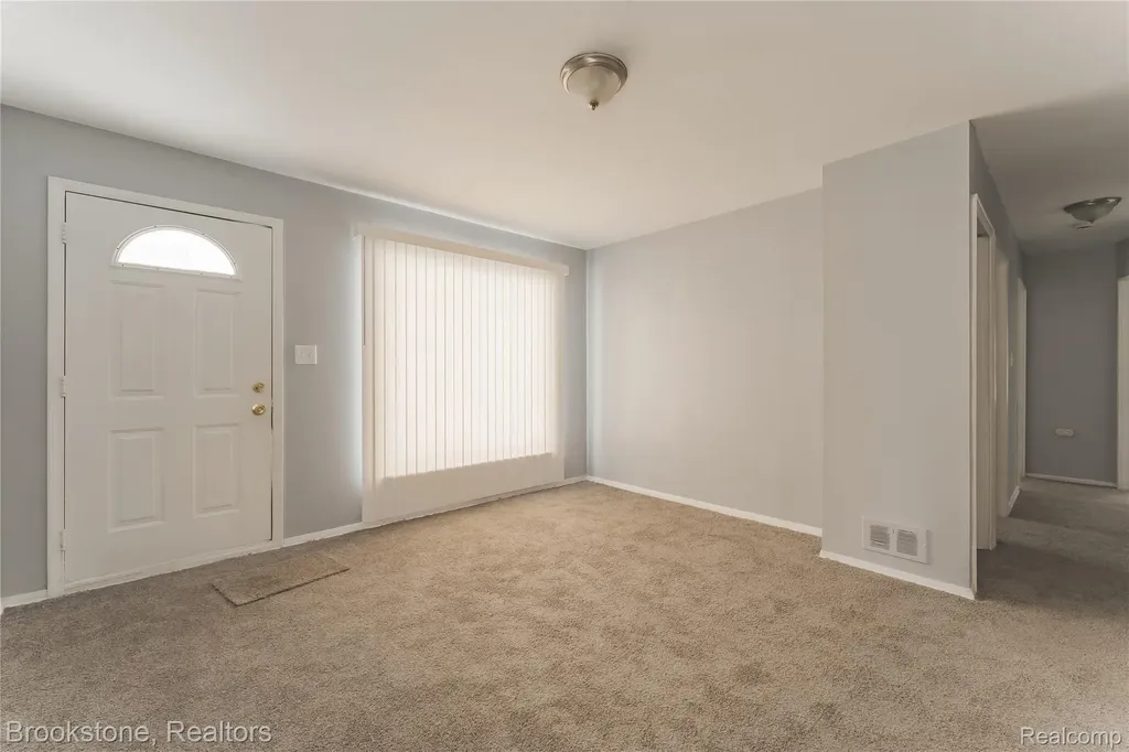 694 Emerson Avenue Pontiac City MI 48340
