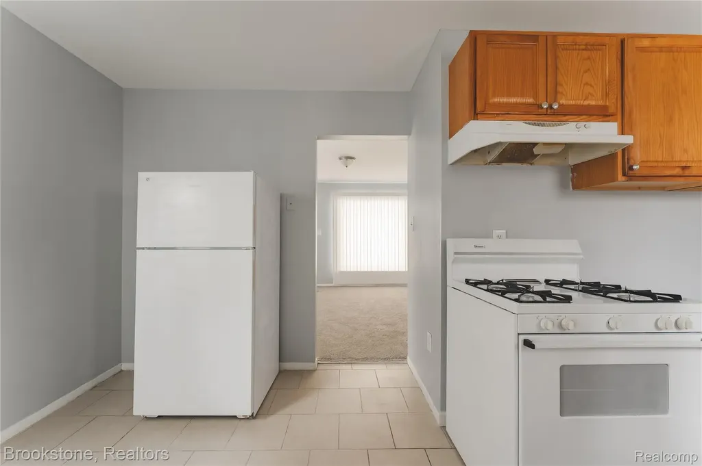694 Emerson Avenue Pontiac City MI 48340