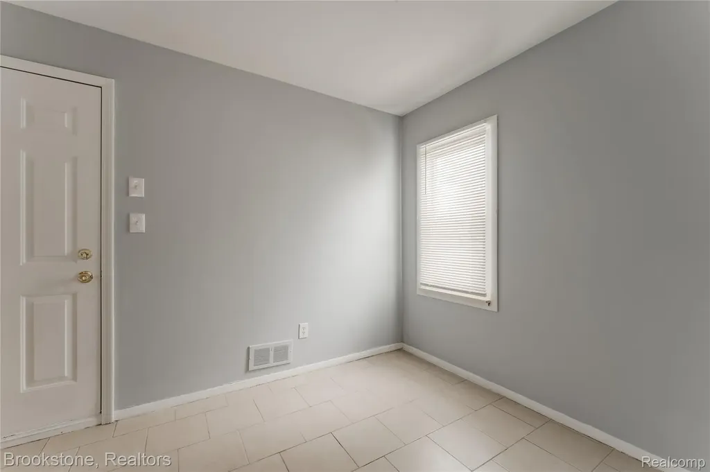 694 Emerson Avenue Pontiac City MI 48340