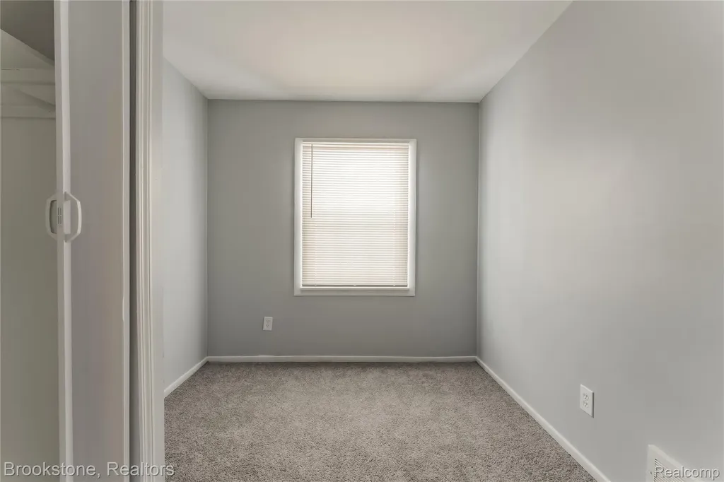 694 Emerson Avenue Pontiac City MI 48340