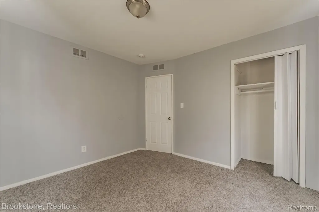 694 Emerson Avenue Pontiac City MI 48340