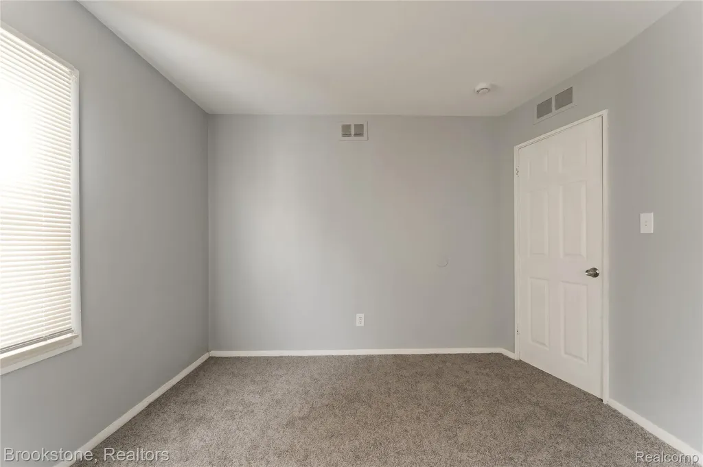 694 Emerson Avenue Pontiac City MI 48340