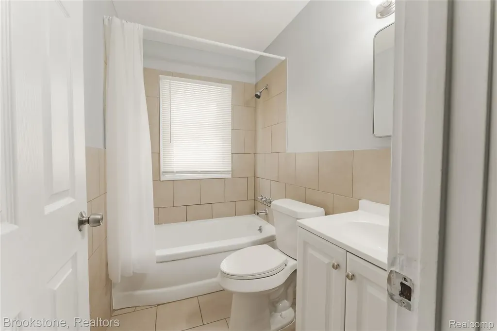 694 Emerson Avenue Pontiac City MI 48340