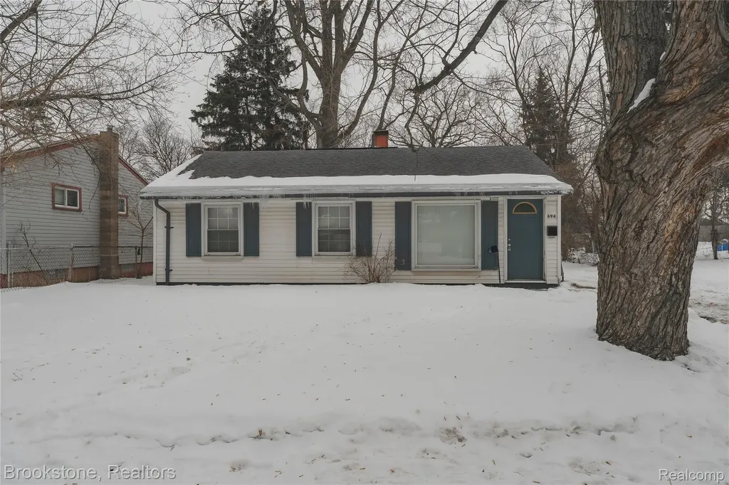 694 Emerson Avenue Pontiac City MI 48340