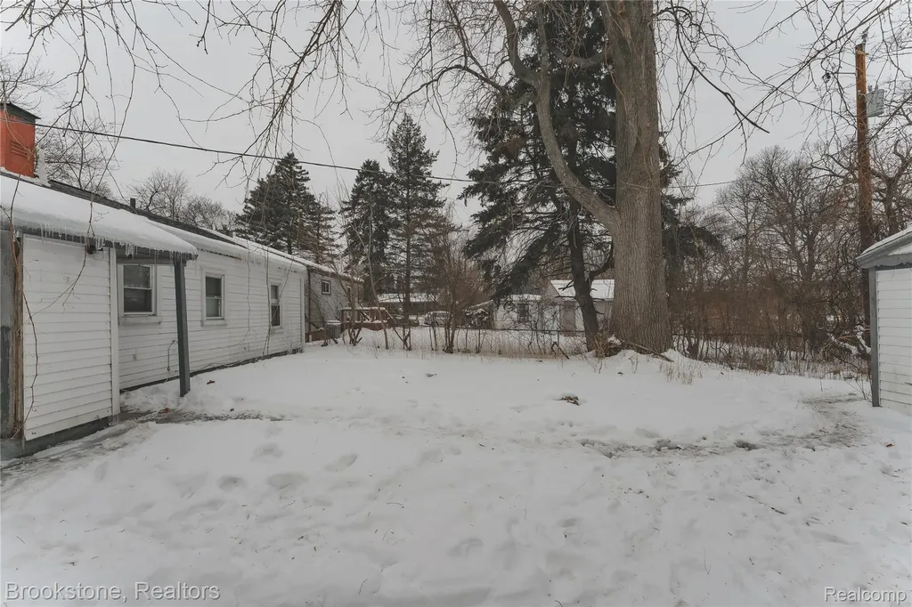 694 Emerson Avenue Pontiac City MI 48340