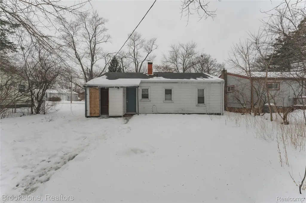 694 Emerson Avenue Pontiac City MI 48340