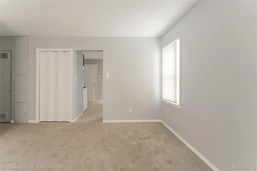 694 Emerson Avenue Pontiac City MI 48340