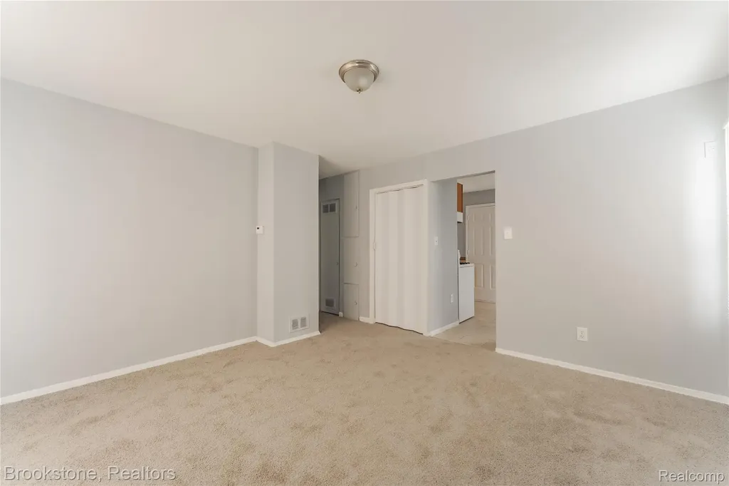 694 Emerson Avenue Pontiac City MI 48340