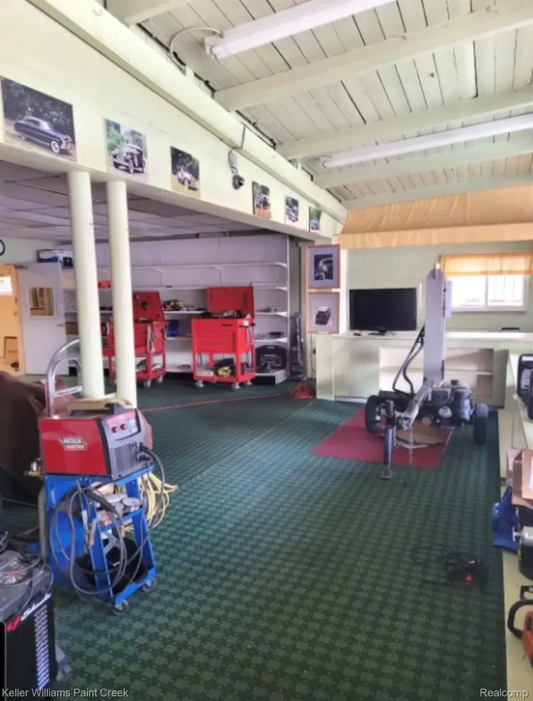 26346 W 7 Mile Road Redford Charter Township MI 48240