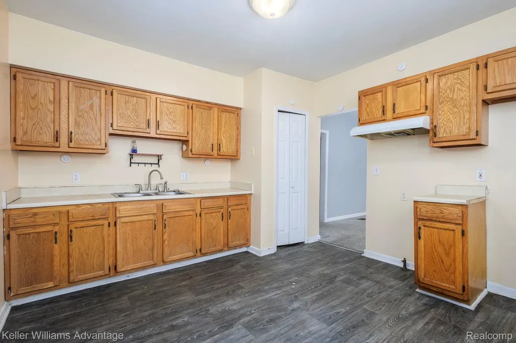 11727 Dyar Street Hamtramck City MI 48212