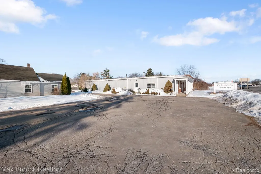 666 S Lapeer Road Oxford Charter Township MI 48371