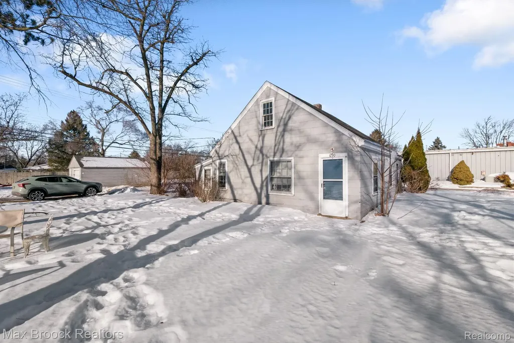 666 S Lapeer Road Oxford Charter Township MI 48371