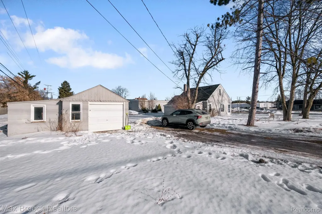 666 S Lapeer Road Oxford Charter Township MI 48371