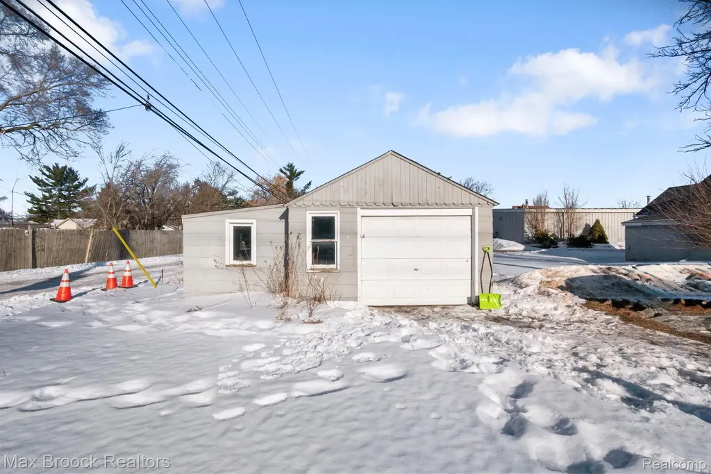 666 S Lapeer Road Oxford Charter Township MI 48371